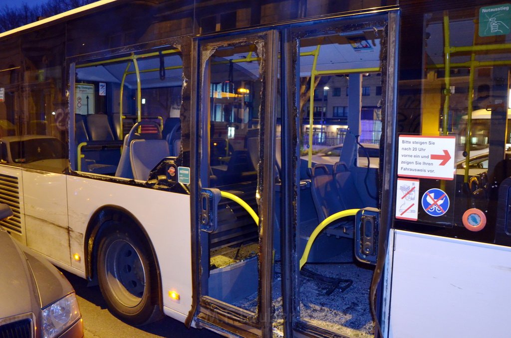 Schwerer VU LKW KVB Bus PKW Koeln Agrippinaufer Ubierring P108.JPG